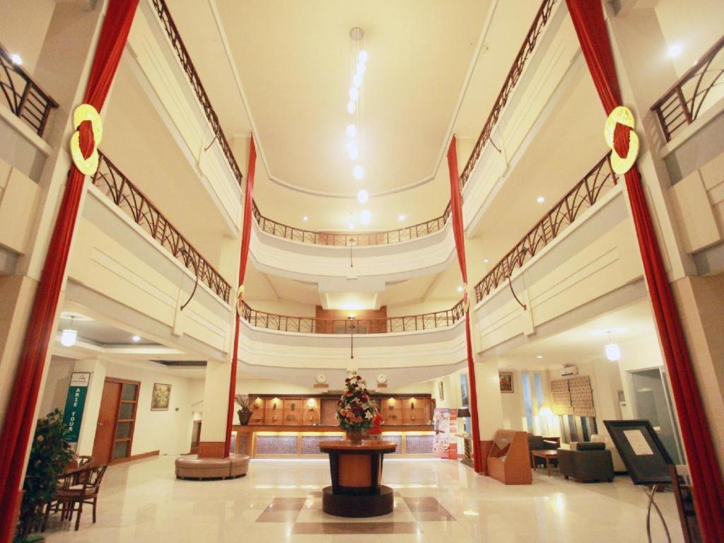 Horison Plaza Tegal Hotel Kültér fotó